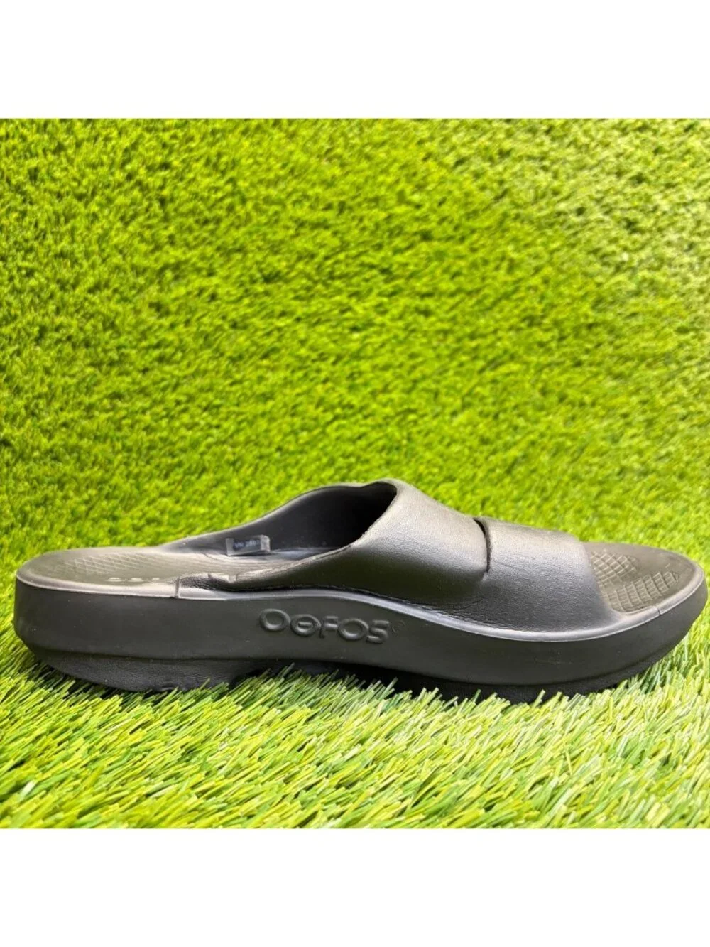 OOFOS OOahh Mens Size 8 All Black Beach Casual Outdoor Recovery Slide Sandals
